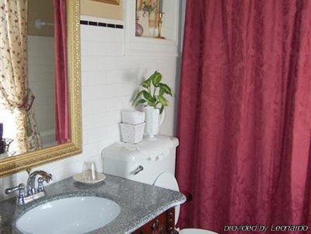 Schuster Mansion Bed & Breakfast Milwaukee Room photo