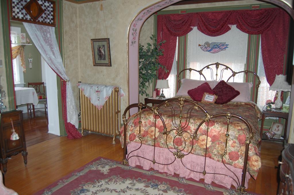 Schuster Mansion Bed & Breakfast Bed & Breakfast Milwaukee Room photo