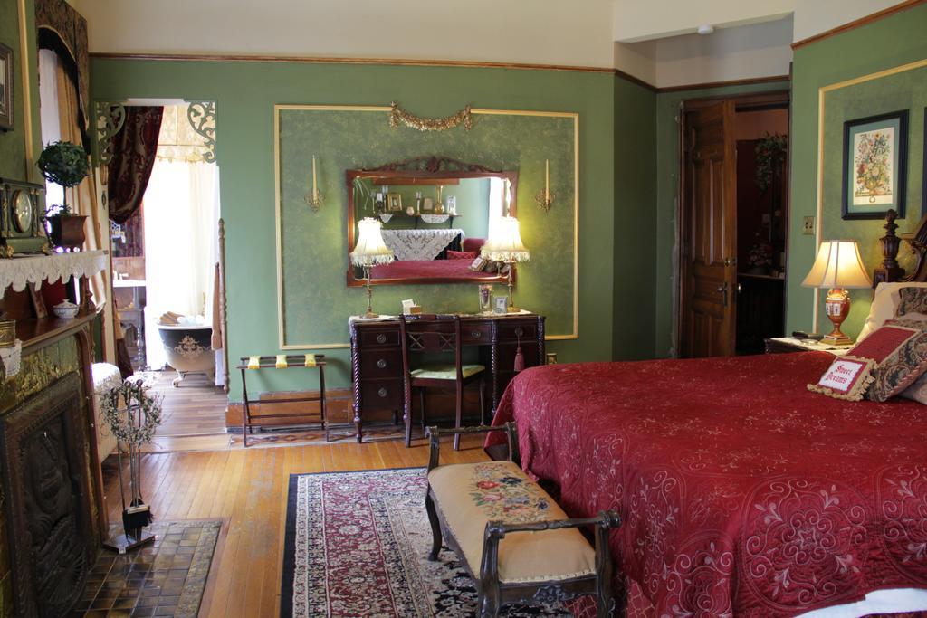 Schuster Mansion Bed & Breakfast Milwaukee Room photo